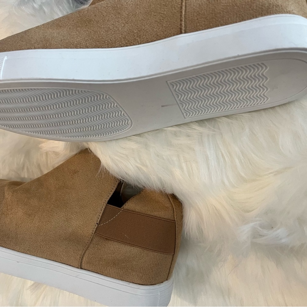 Very nice tan suede ankle boots
